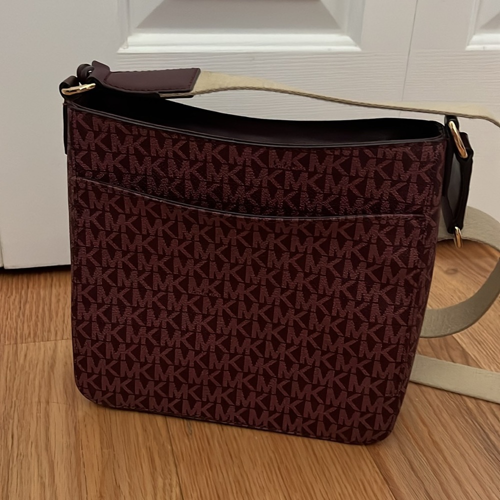 Michael Kors Burgundy and Beige Signature Crossbody Bag NWOT - Picture 9 of 16